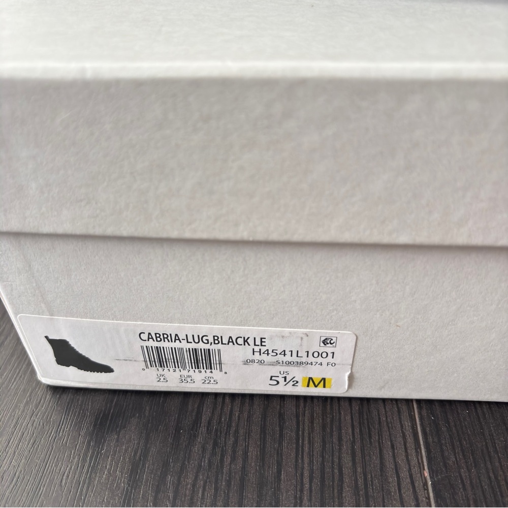 Vince Cabria Lug Black Leather Boots Water Repellent 5.5M - Picture 5 of 5